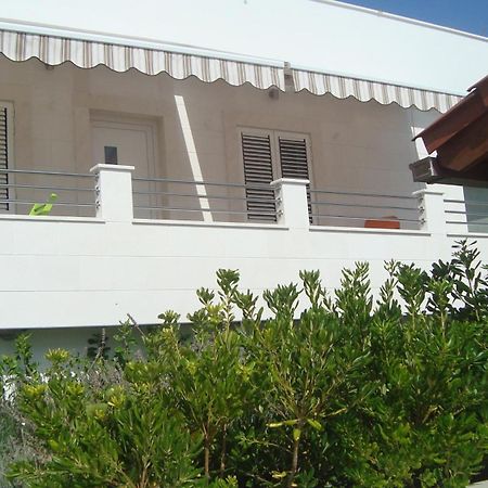 Apartments Niana With Heated Seawater Swimingpool Donji Okrug (Ciovo) Exterior foto