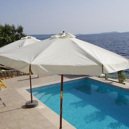 Apartments Niana With Heated Seawater Swimingpool Donji Okrug (Ciovo) Exterior foto
