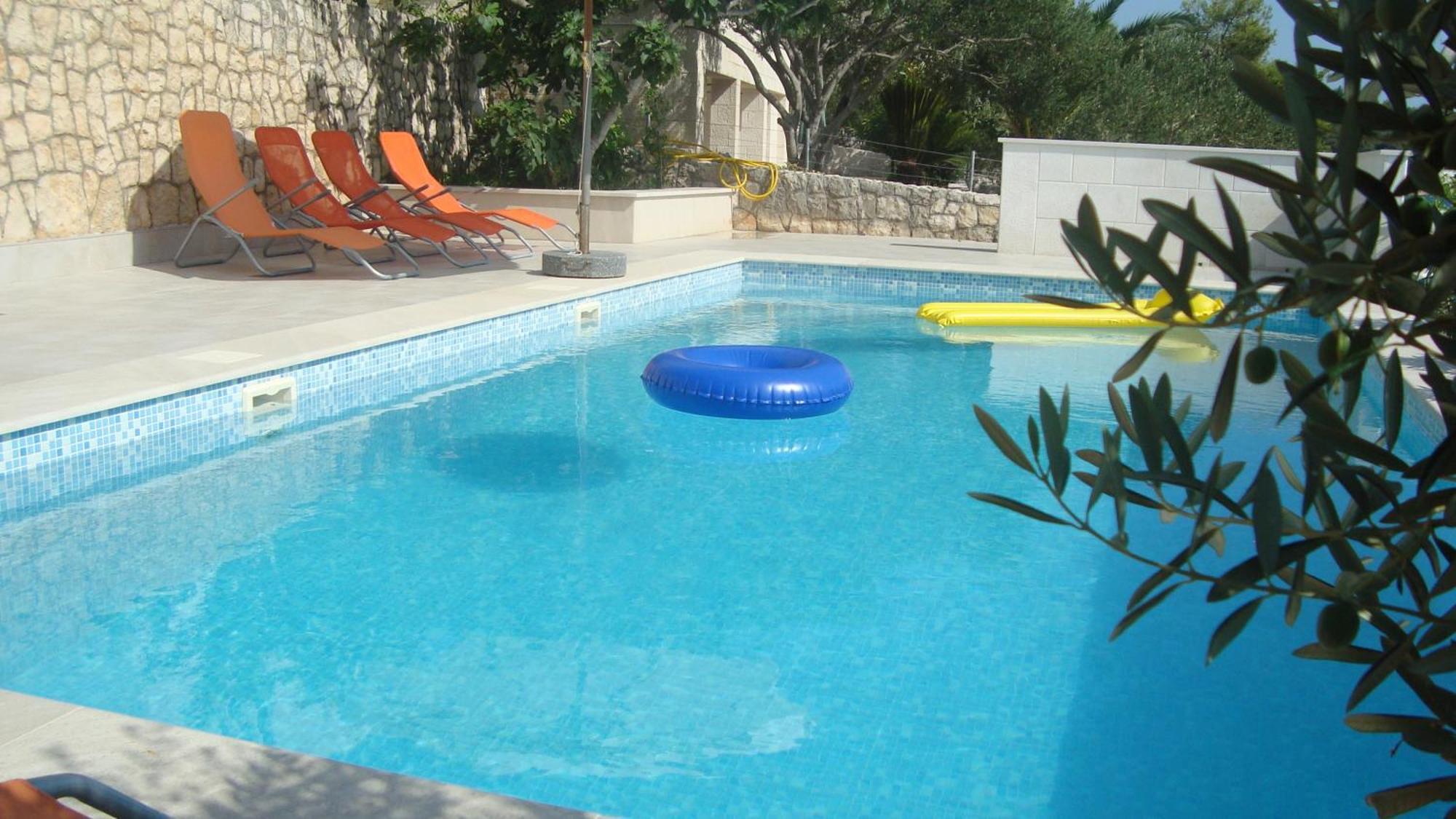 Apartments Niana With Heated Seawater Swimingpool Donji Okrug (Ciovo) Exterior foto