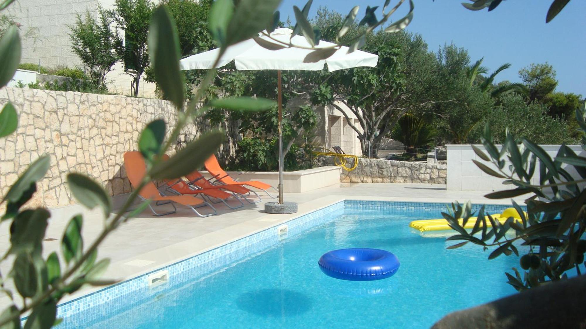 Apartments Niana With Heated Seawater Swimingpool Donji Okrug (Ciovo) Exterior foto