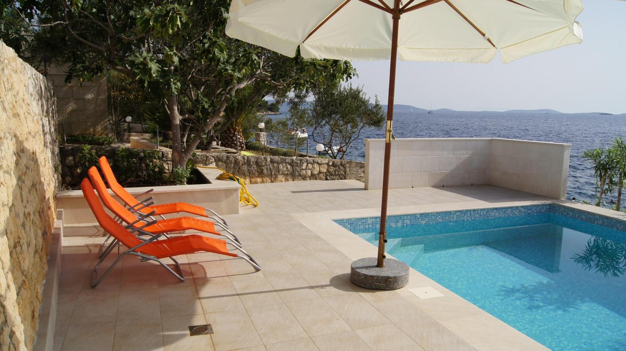 Apartments Niana With Heated Seawater Swimingpool Donji Okrug (Ciovo) Exterior foto
