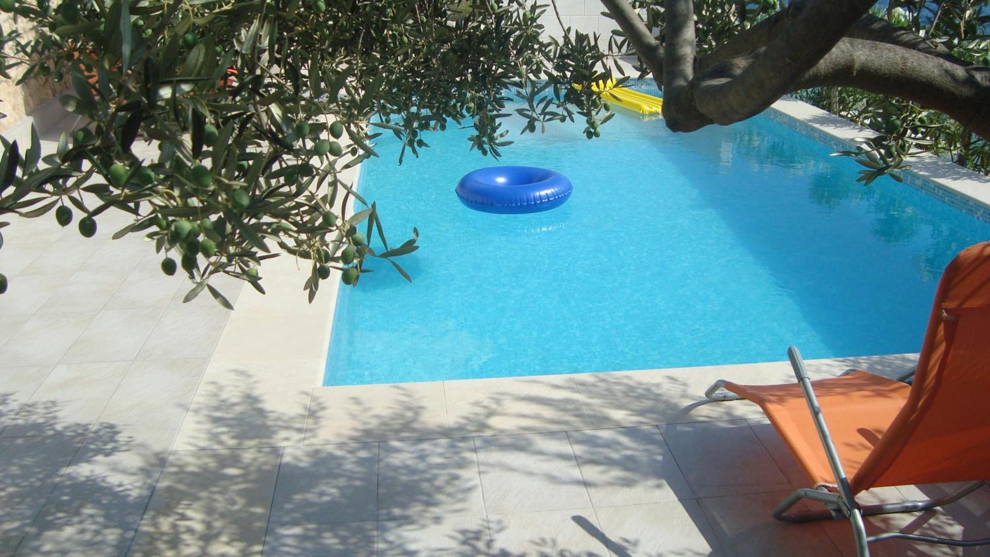 Apartments Niana With Heated Seawater Swimingpool Donji Okrug (Ciovo) Exterior foto