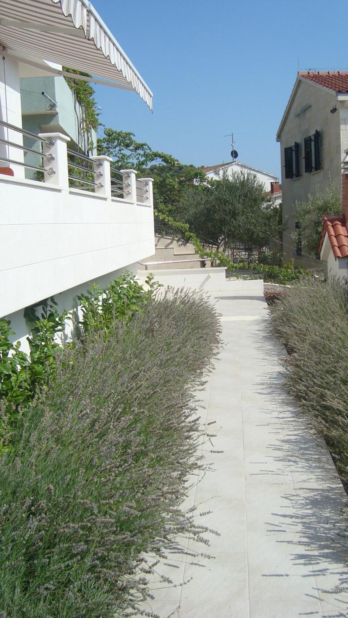 Apartments Niana With Heated Seawater Swimingpool Donji Okrug (Ciovo) Exterior foto