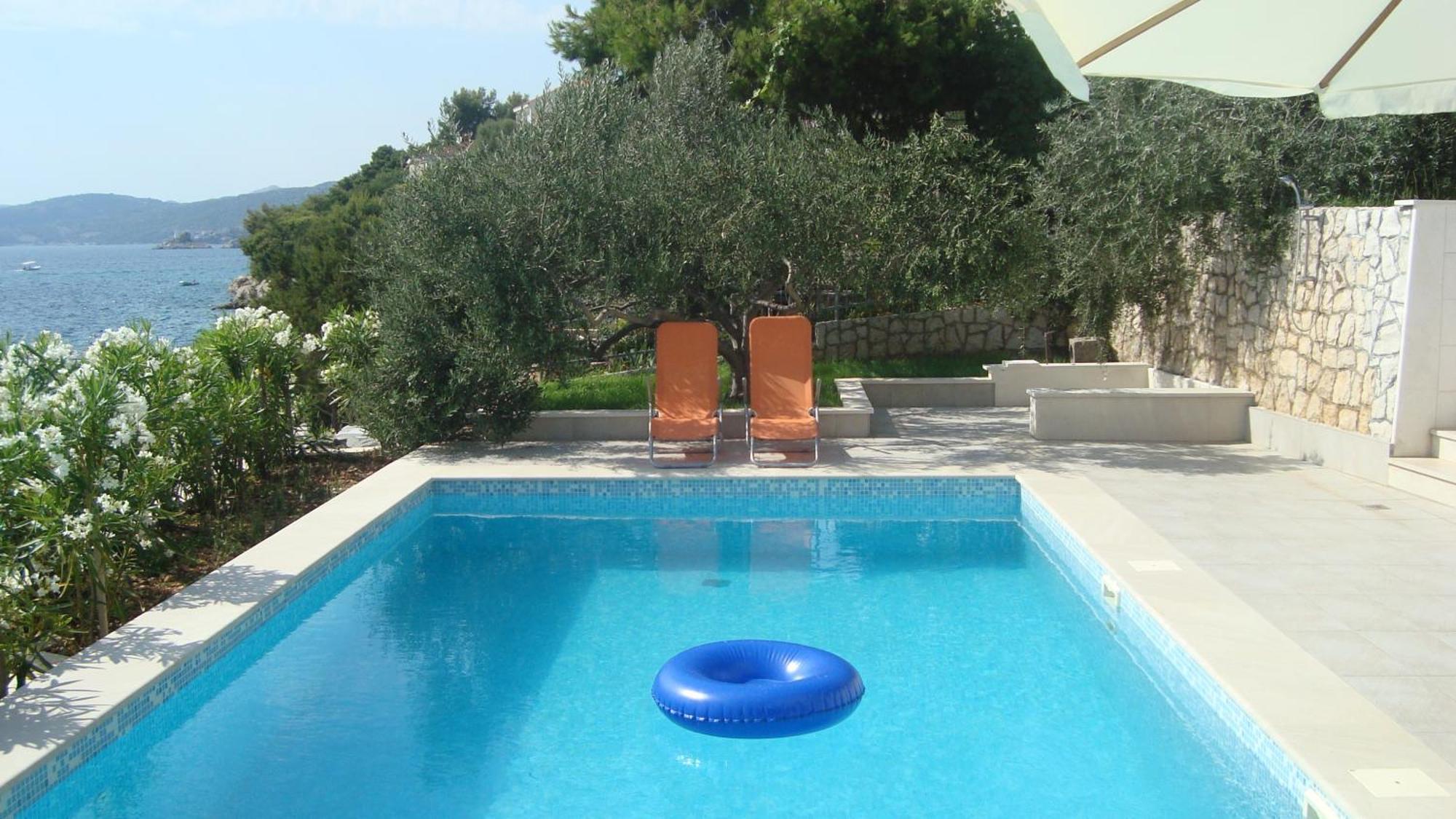 Apartments Niana With Heated Seawater Swimingpool Donji Okrug (Ciovo) Exterior foto