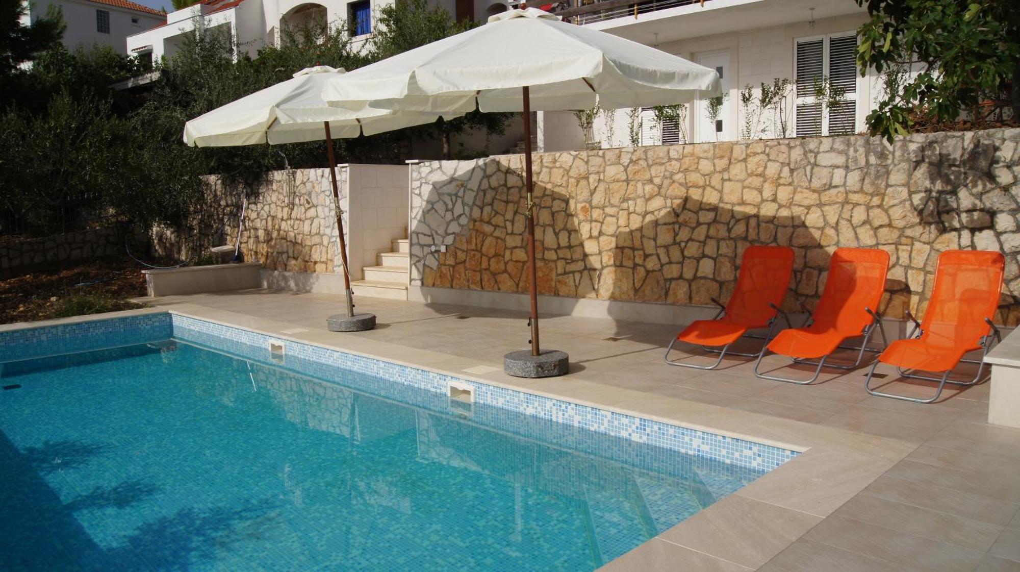 Apartments Niana With Heated Seawater Swimingpool Donji Okrug (Ciovo) Exterior foto