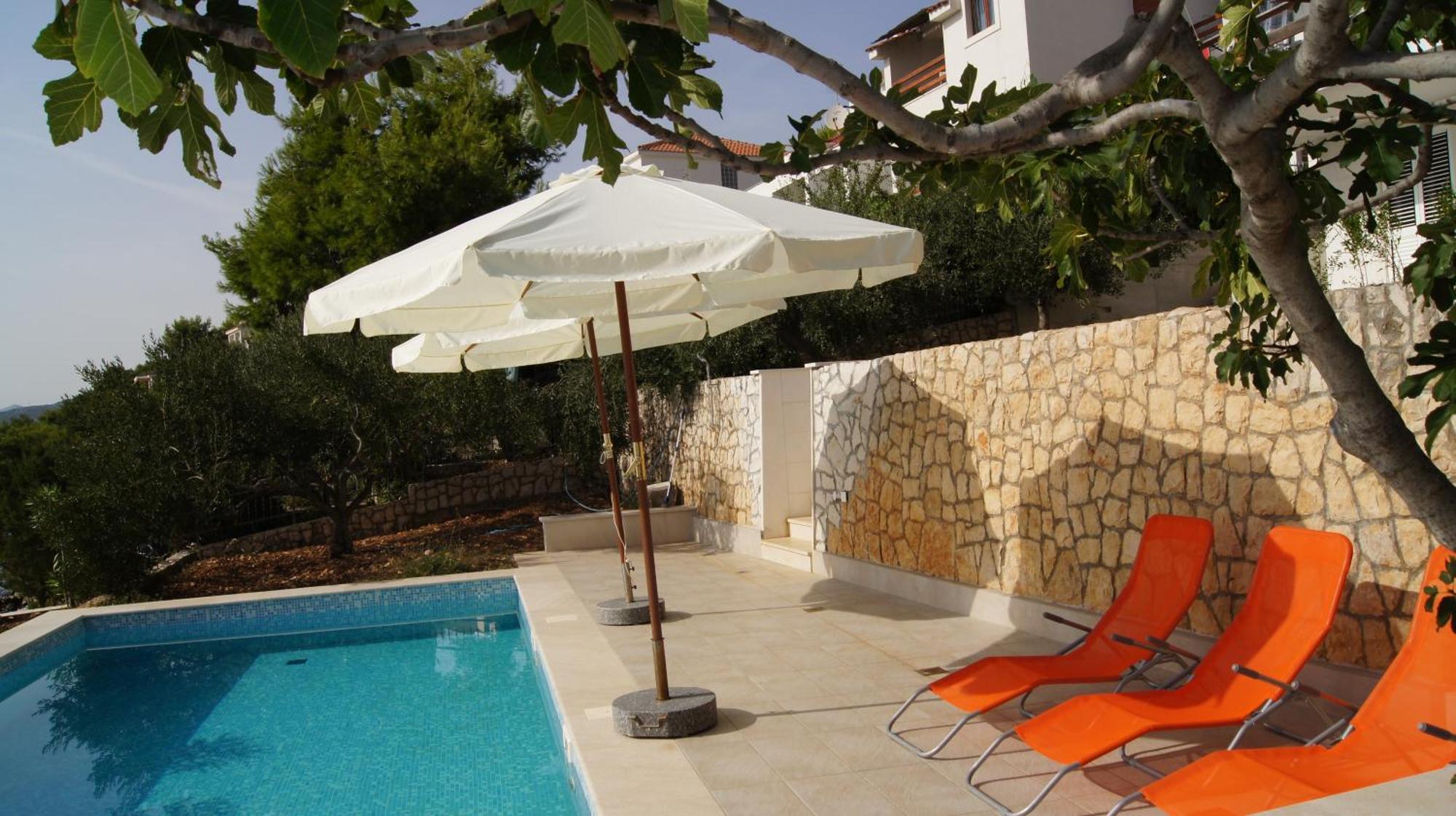 Apartments Niana With Heated Seawater Swimingpool Donji Okrug (Ciovo) Exterior foto