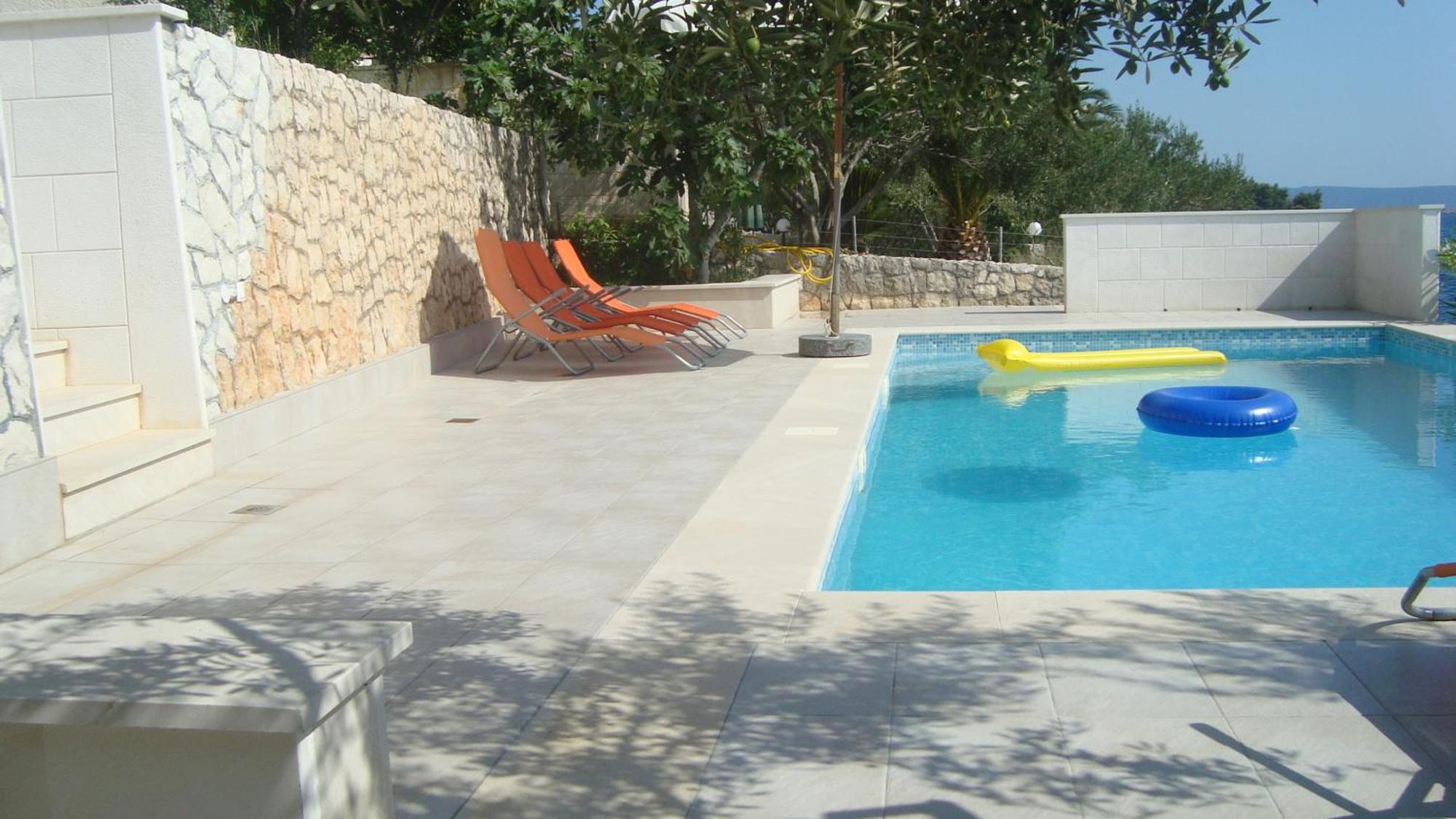 Apartments Niana With Heated Seawater Swimingpool Donji Okrug (Ciovo) Exterior foto
