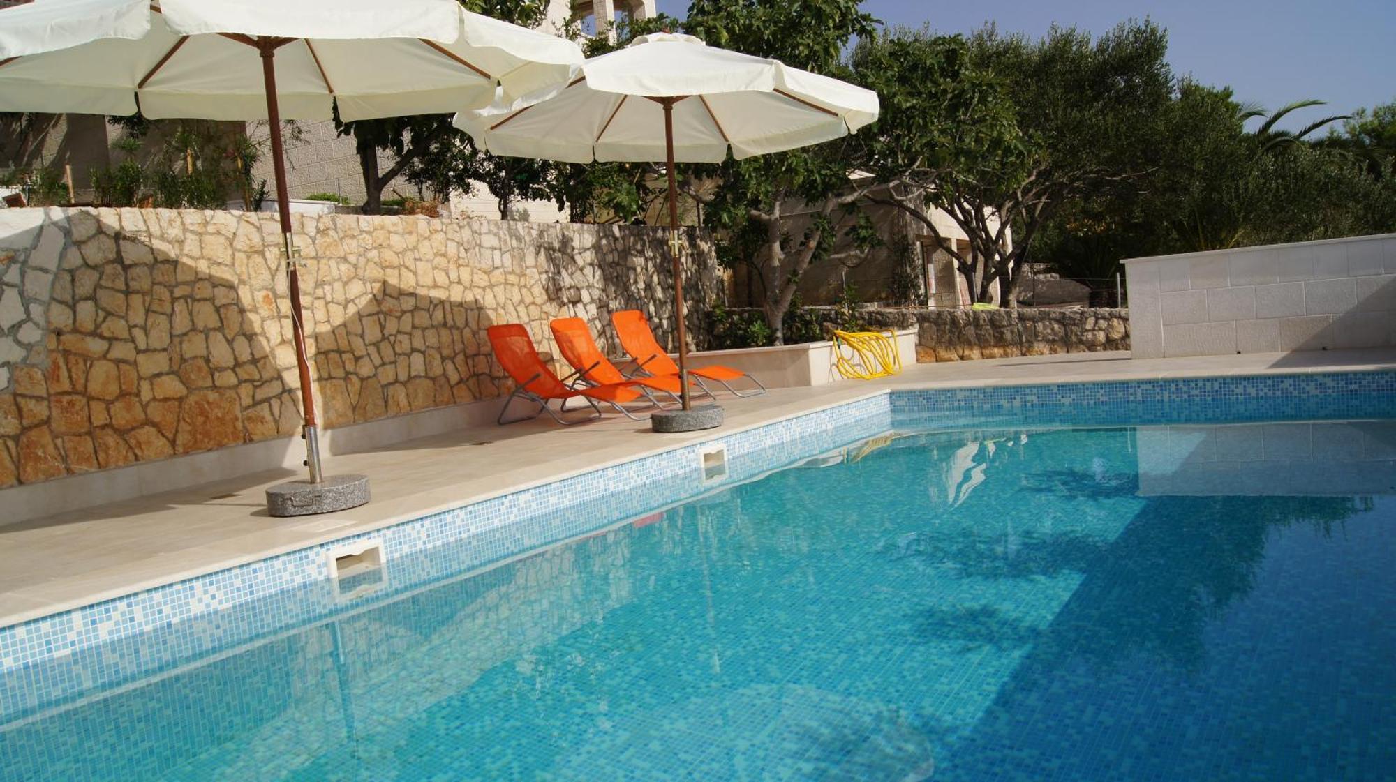 Apartments Niana With Heated Seawater Swimingpool Donji Okrug (Ciovo) Exterior foto