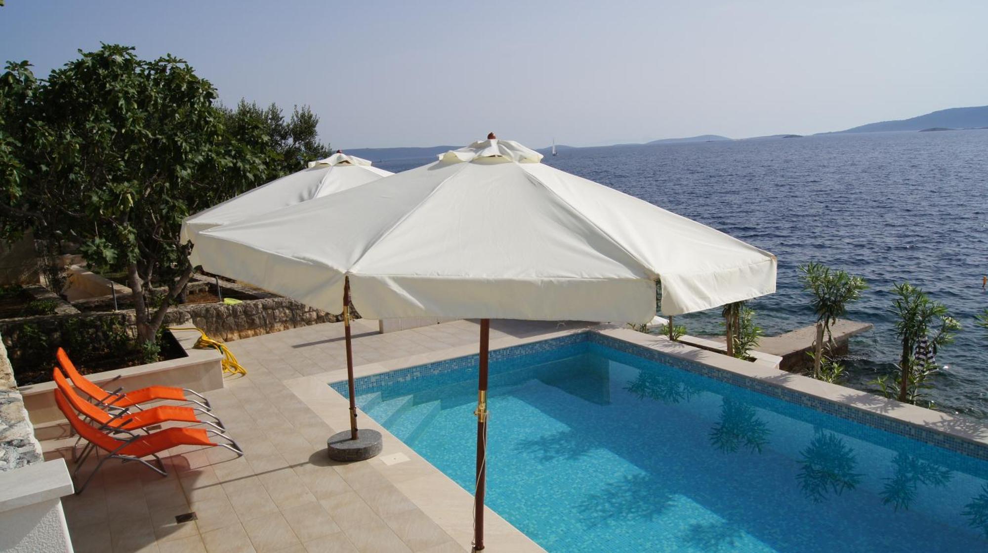 Apartments Niana With Heated Seawater Swimingpool Donji Okrug (Ciovo) Exterior foto