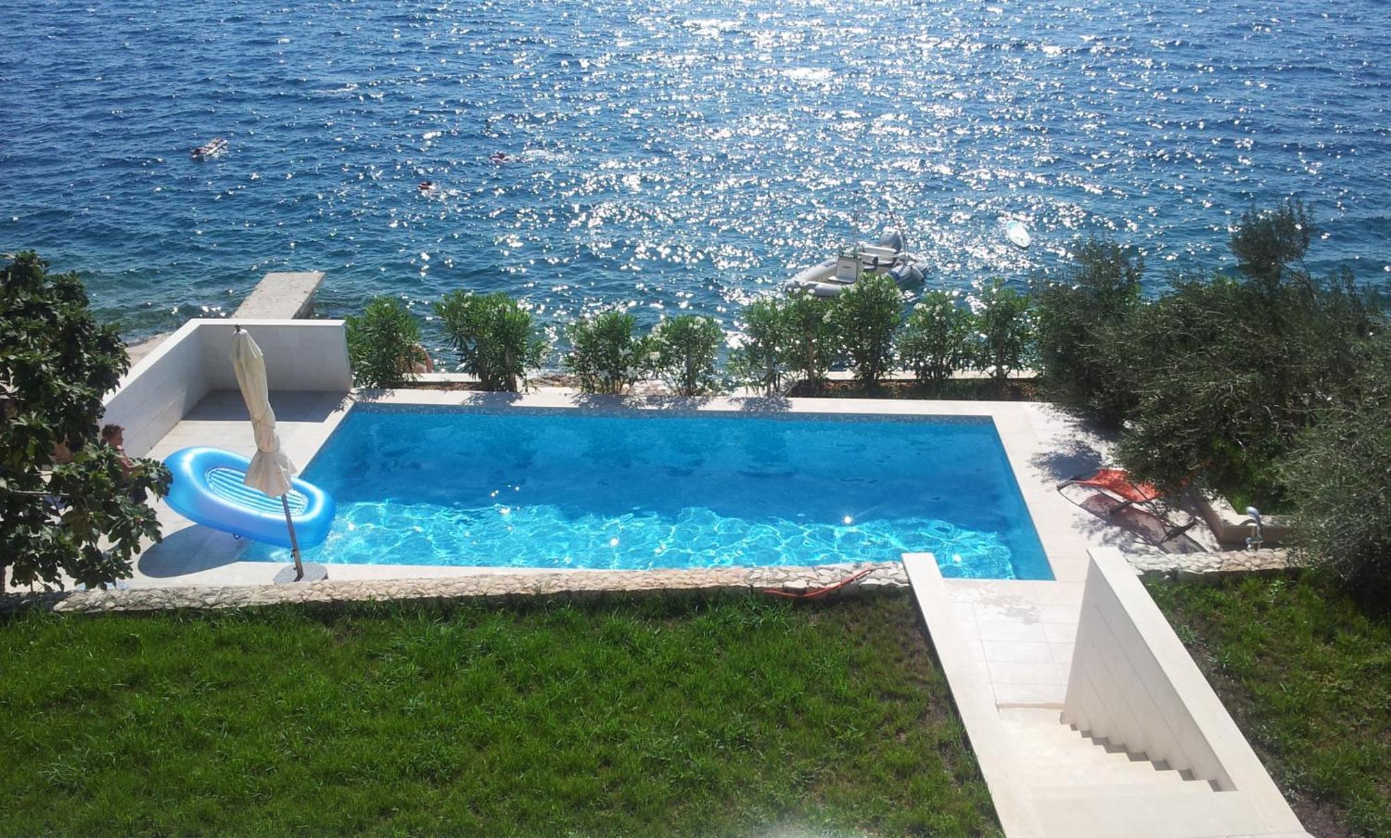 Apartments Niana With Heated Seawater Swimingpool Donji Okrug (Ciovo) Exterior foto