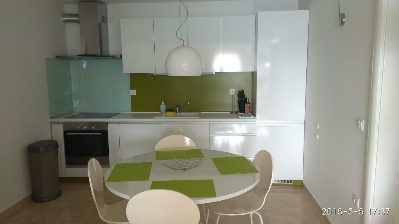 Apartments Niana With Heated Seawater Swimingpool Donji Okrug (Ciovo) Exterior foto