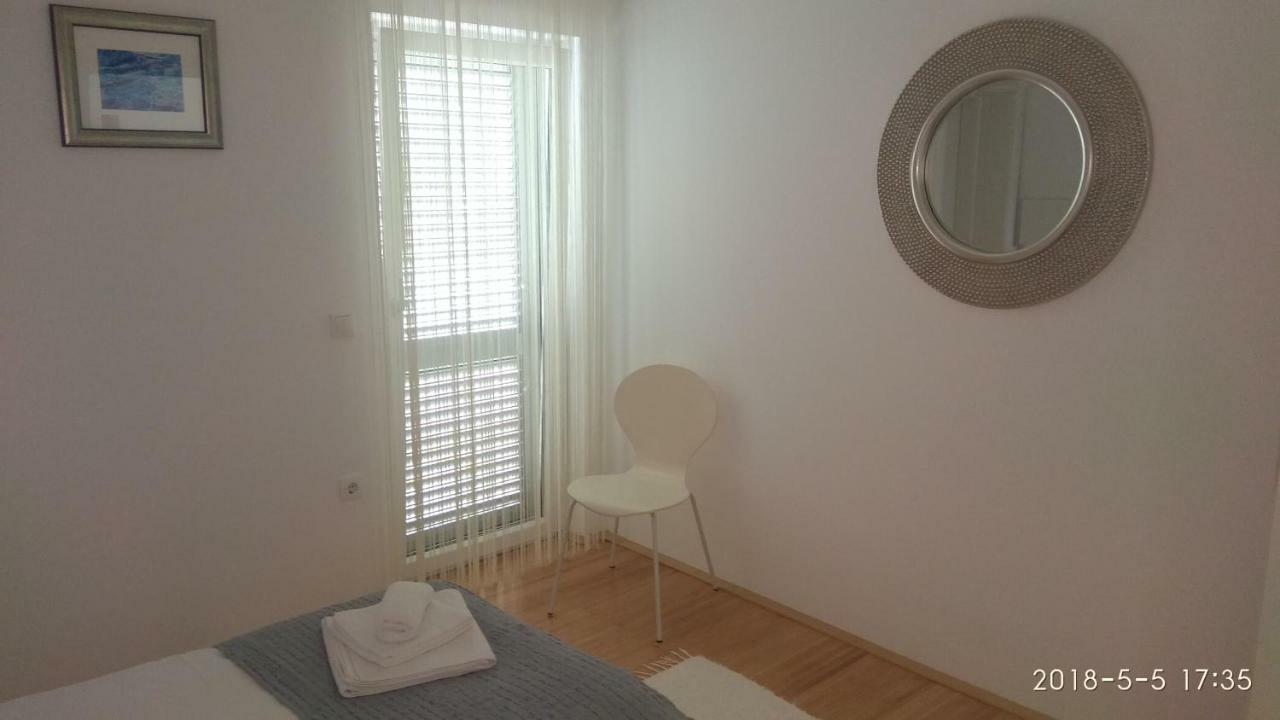 Apartments Niana With Heated Seawater Swimingpool Donji Okrug (Ciovo) Exterior foto