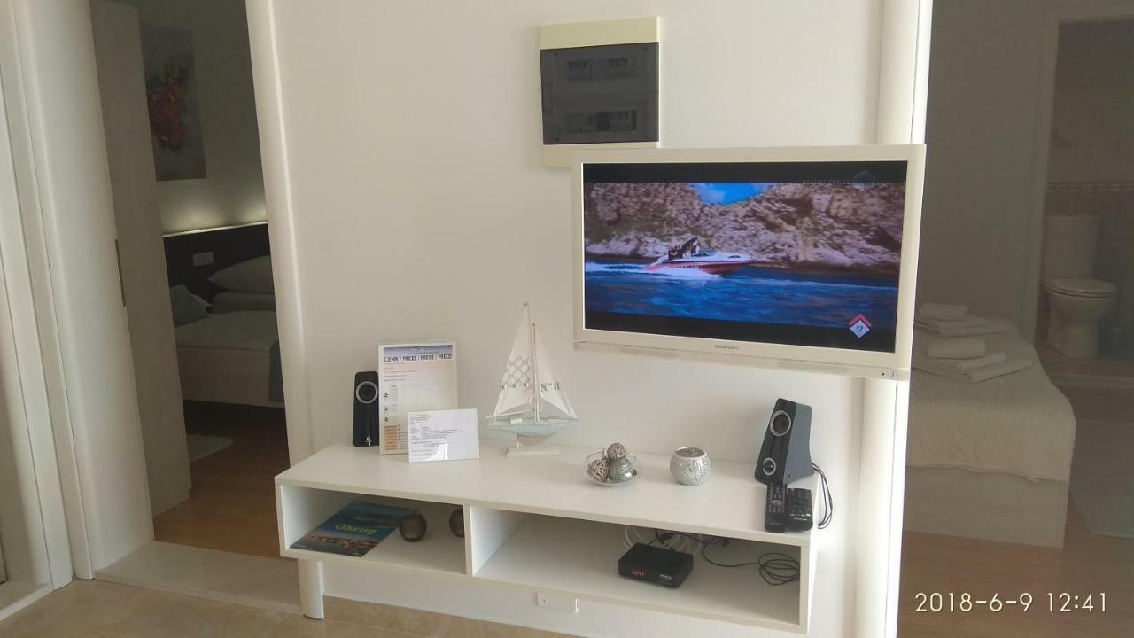 Apartments Niana With Heated Seawater Swimingpool Donji Okrug (Ciovo) Exterior foto