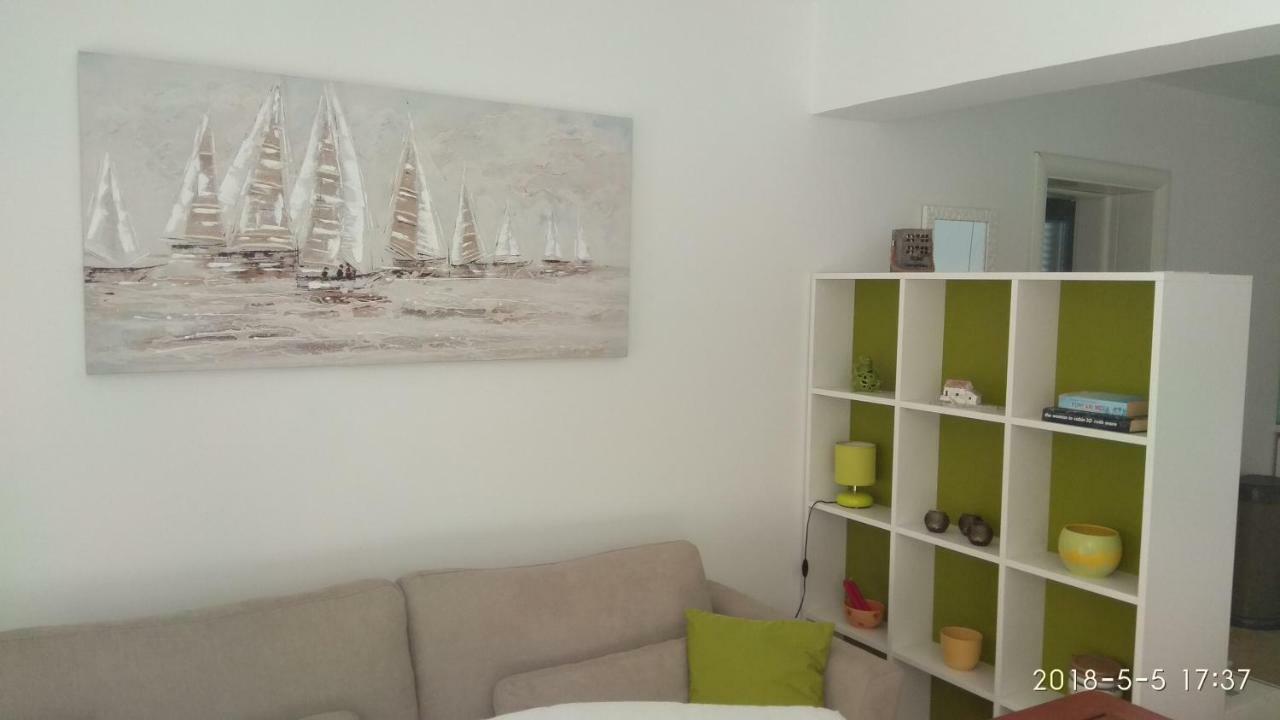 Apartments Niana With Heated Seawater Swimingpool Donji Okrug (Ciovo) Exterior foto