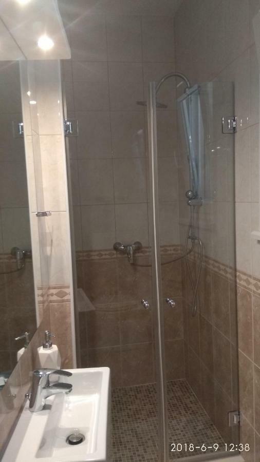 Apartments Niana With Heated Seawater Swimingpool Donji Okrug (Ciovo) Exterior foto
